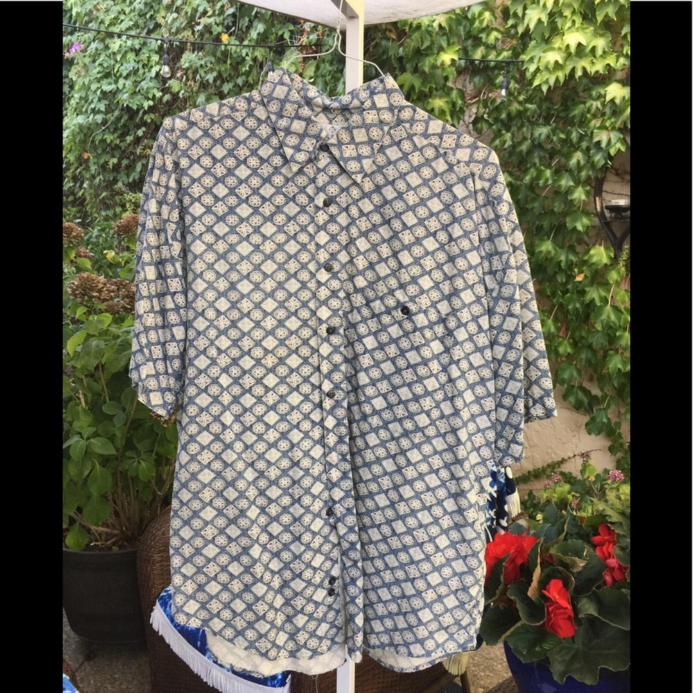 RINNOVATO Men’s Short Sleeve Silk Shirt. SZ LRG